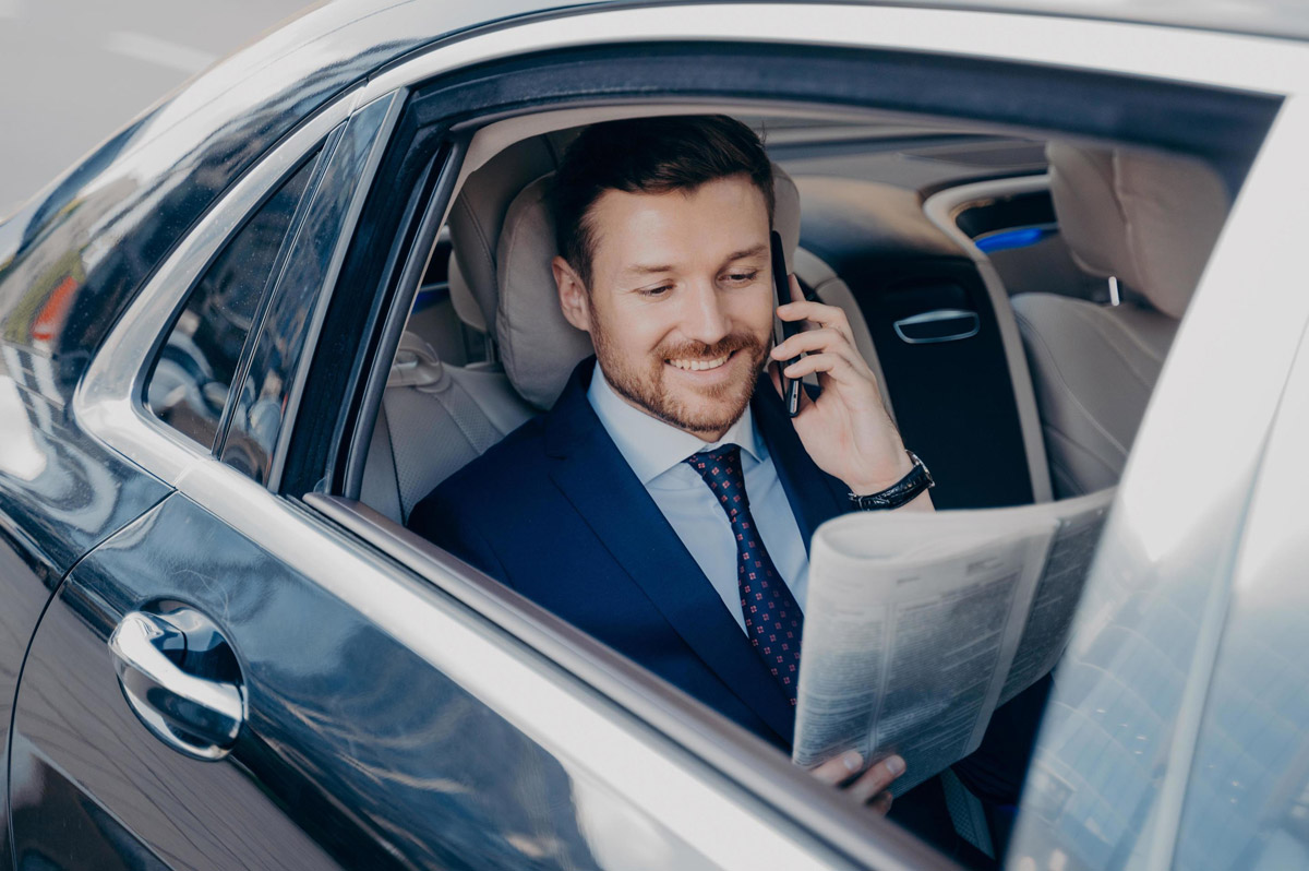 15 Reasons to Pre-Book Your Airport Transfer: Save Time, Money & Travel Stress