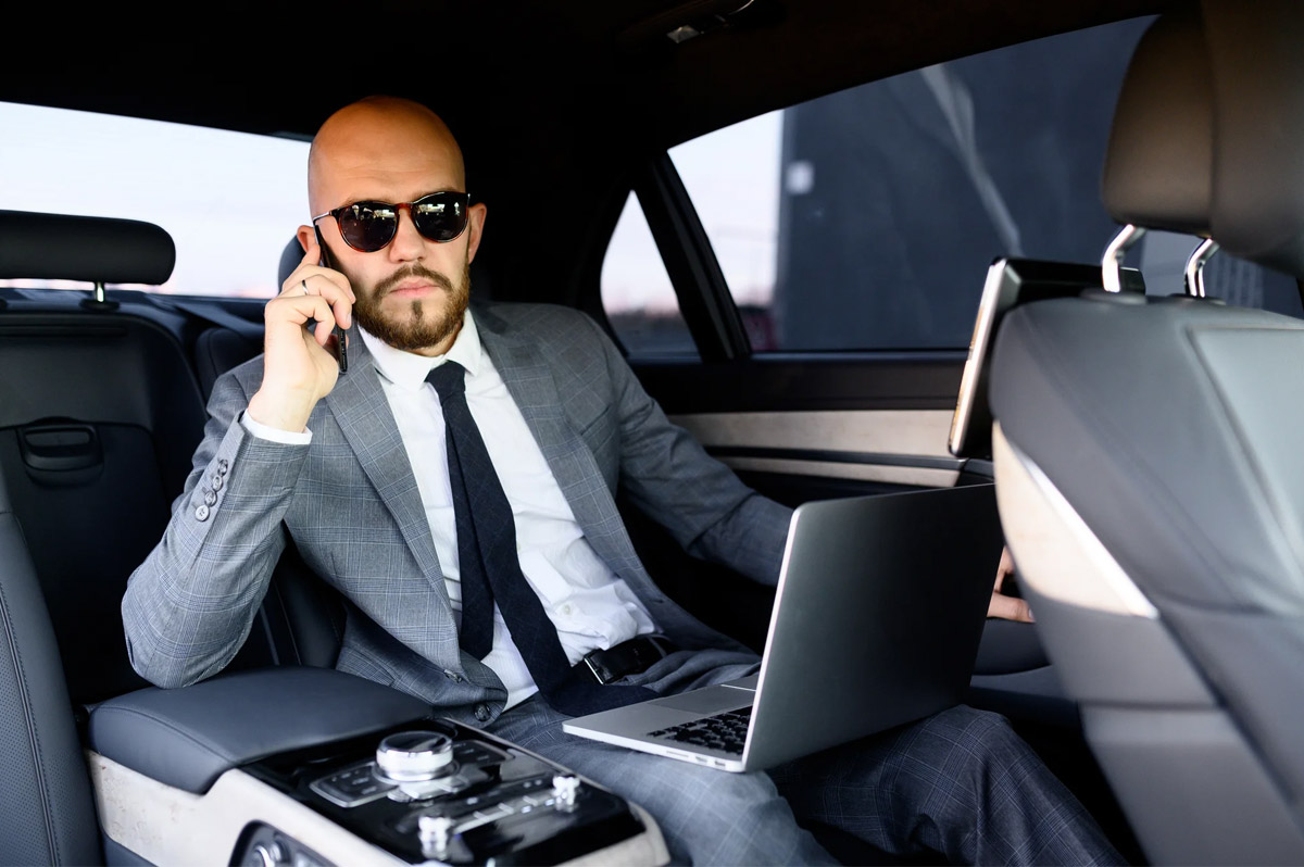 How Travel Agencies Can Partner With a Chauffeur Service for Seamless Client Transportation