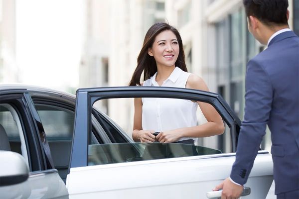 Seamless Private Airport Transfers With BKB Limo Chauffeur