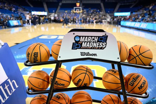 NCAA Airport Car Service in Massachusetts for College Football Playoff, March Madness & College World Series