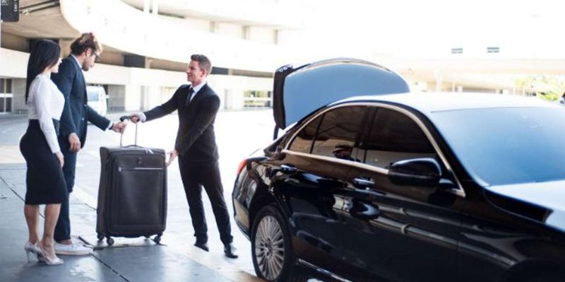 Massachusetts Airport Car Service – Luxury Limo & Chauffeur Transportation