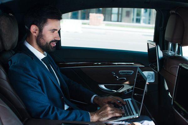 Michigan Airport Car Service | Premium Airport Transportation by BKB Limo Chauffeur