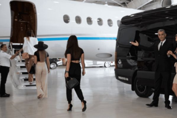 Kentucky Airport Car Service | Luxury Airport Limo & Chauffeur Transportation
