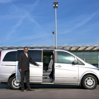 Tennessee Airport Car Service & Luxury Airport Transportation by BKB Limo Chauffeur