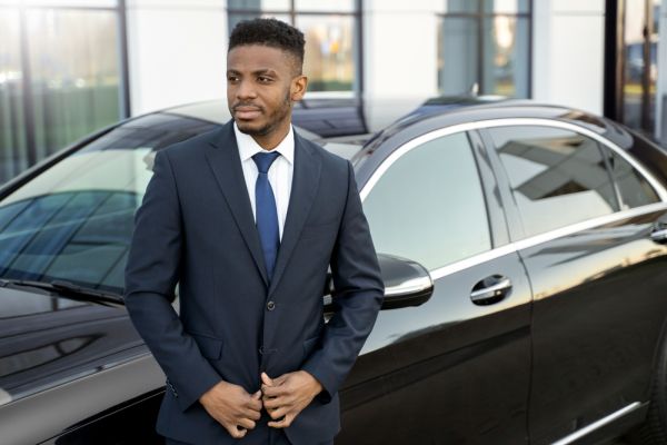 Premium California Airport Car Service | Luxury Limo & Chauffeur Transportation