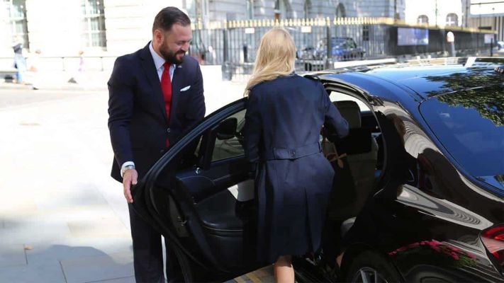 Rhode Island Airport Car Service &ndash; Luxury & Reliable Rides